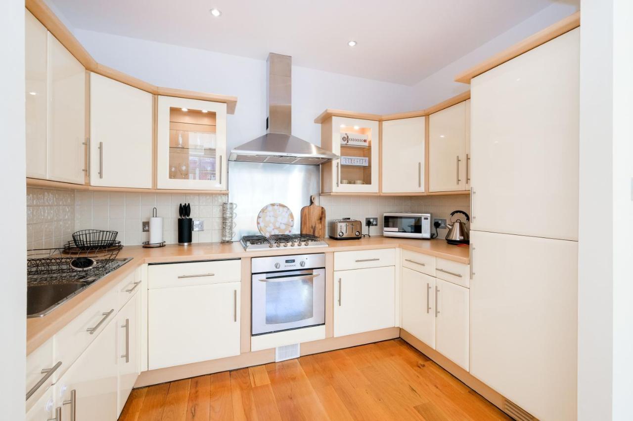 Lovely 2 Bed Flat In Canal Side Gated Development Appartement Londen Buitenkant foto