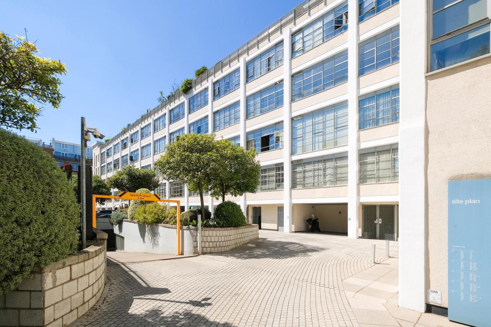 Lovely 2 Bed Flat In Canal Side Gated Development Appartement Londen Buitenkant foto